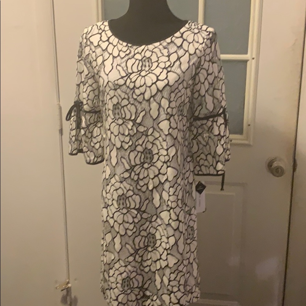 Beautiful black and white lace dress!! Size 8